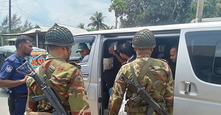 নিরাপত্তা ইস্যুতে  তল্লাসি করছে সেনাবাহিনী